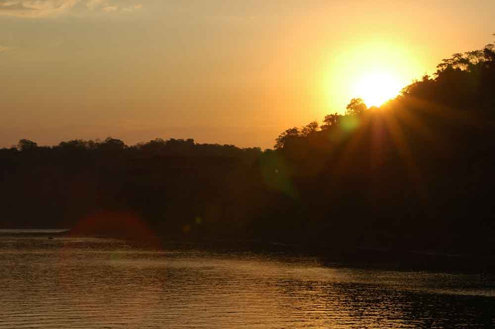 Argentina 008 - Iguazu - rio Iguazu - atardecer.jpg